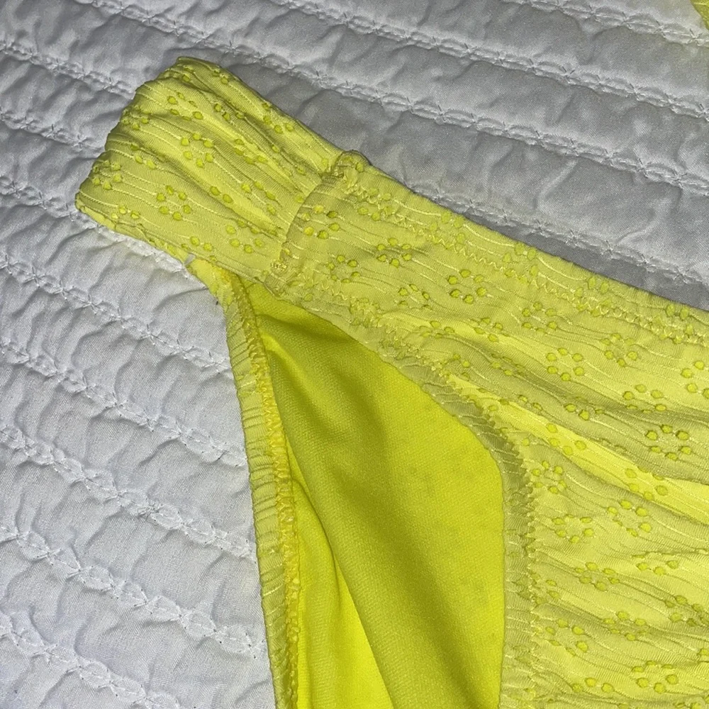 Jessica Sampson yellow eyelet bikini size large - Picture 5 of 12